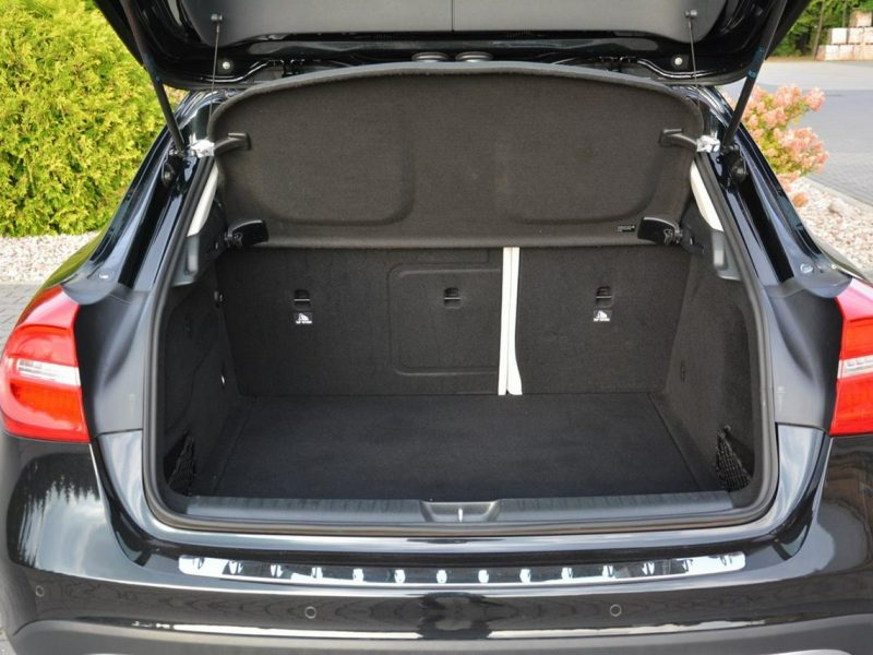 Mercedes GLA 200 1.6 156KM Urban Bi-xenon Ledy Navi Pół-skóry 2xParktronic Alu18"