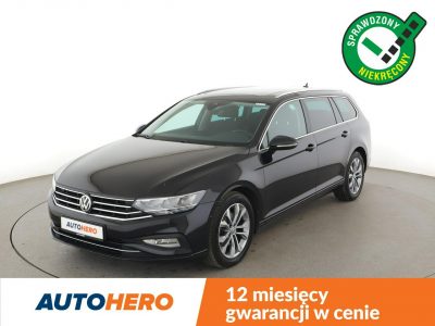 Volkswagen Passat navi czujniki parkowania klimatyzacja grzane fotele B8 (2014-2023)