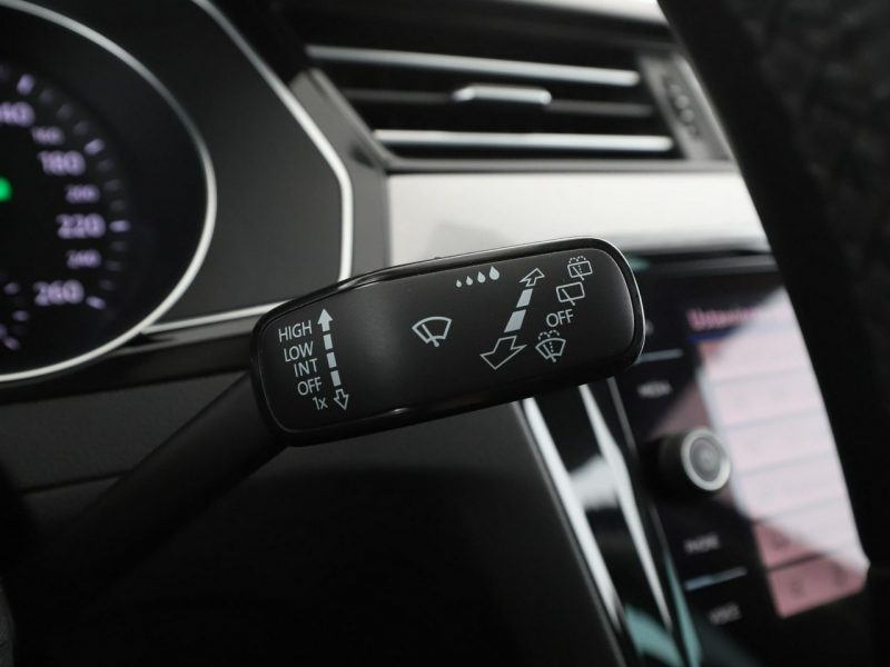 Volkswagen Passat navi czujniki parkowania klimatyzacja grzane fotele B8 (2014-2023)
