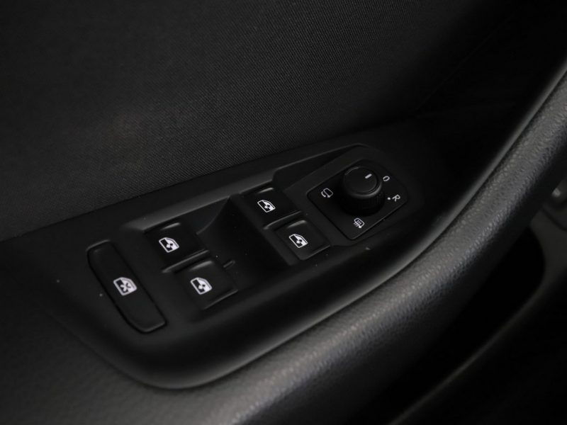 Volkswagen Passat navi czujniki parkowania klimatyzacja grzane fotele B8 (2014-2023)
