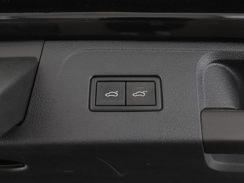 Volkswagen Passat navi czujniki parkowania klimatyzacja grzane fotele B8 (2014-2023)