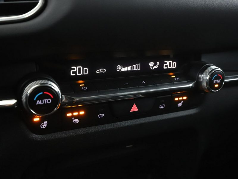Mazda CX-30 Selection automat mHEV navi kamera ACC BOSE Matrix-LED head-up grzane