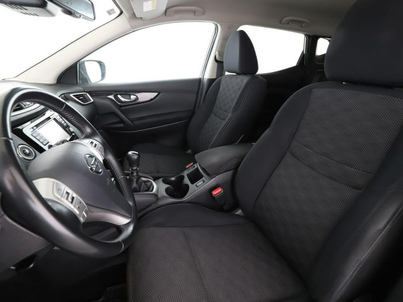Nissan Qashqai navi klima auto grzane fotele kamera i czujniki parkowania II (2013-2021)