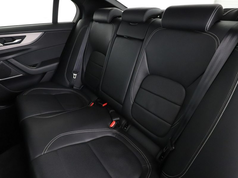 Jaguar XE Automat AWD R-Dynamic Panorama Tempomat GrzanaSkóra Navi HeadUp Kam360 I (2014-)