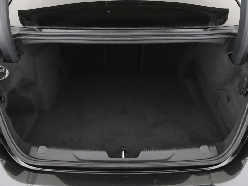 Jaguar XE Automat AWD R-Dynamic Panorama Tempomat GrzanaSkóra Navi HeadUp Kam360 I (2014-)