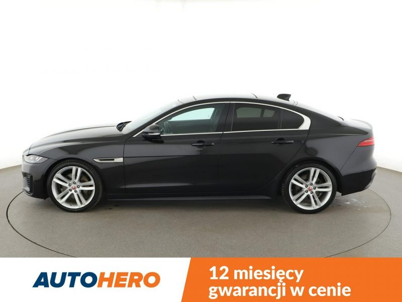 Jaguar XE Automat AWD R-Dynamic Panorama Tempomat GrzanaSkóra Navi HeadUp Kam360 I (2014-)