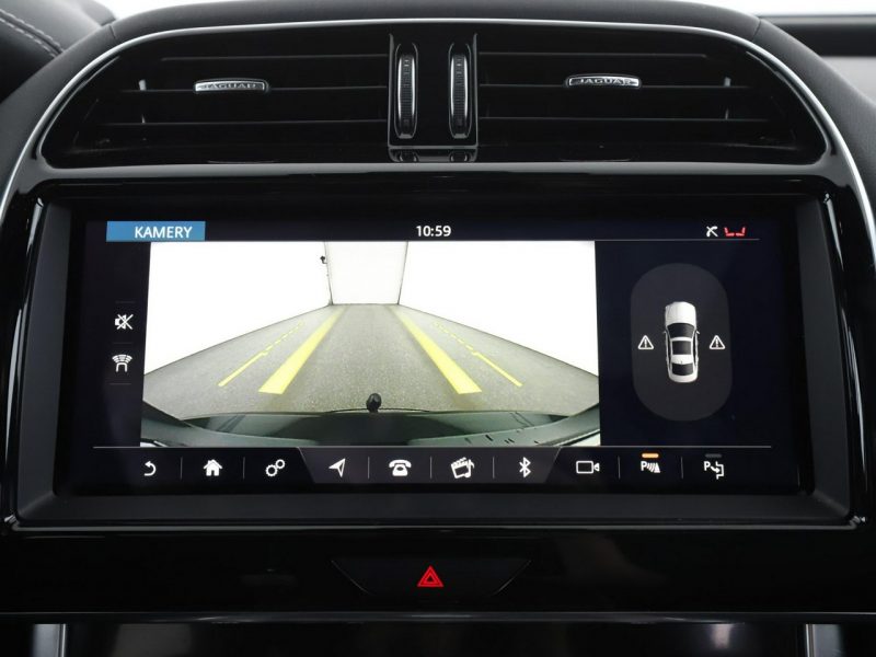 Jaguar XE Automat AWD R-Dynamic Panorama Tempomat GrzanaSkóra Navi HeadUp Kam360 I (2014-)