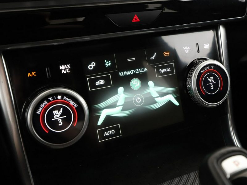 Jaguar XE Automat AWD R-Dynamic Panorama Tempomat GrzanaSkóra Navi HeadUp Kam360 I (2014-)
