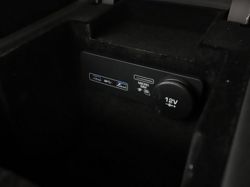 Jaguar XE Automat AWD R-Dynamic Panorama Tempomat GrzanaSkóra Navi HeadUp Kam360 I (2014-)