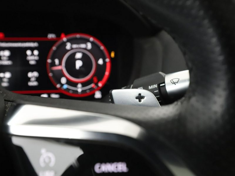 Jaguar XE Automat AWD R-Dynamic Panorama Tempomat GrzanaSkóra Navi HeadUp Kam360 I (2014-)