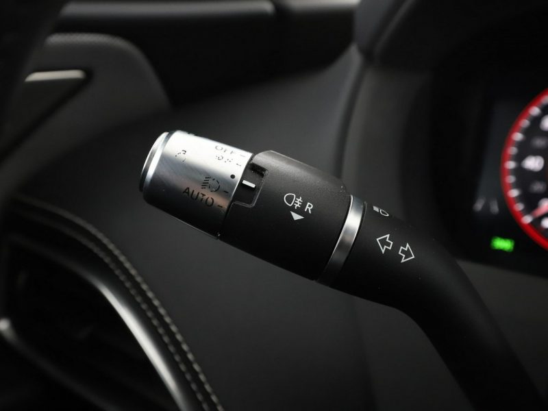 Jaguar XE Automat AWD R-Dynamic Panorama Tempomat GrzanaSkóra Navi HeadUp Kam360 I (2014-)