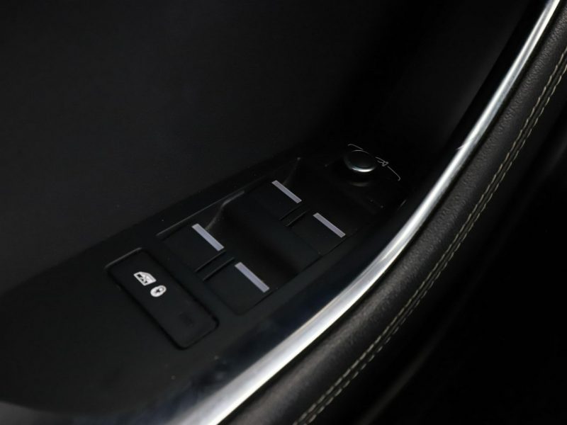 Jaguar XE Automat AWD R-Dynamic Panorama Tempomat GrzanaSkóra Navi HeadUp Kam360 I (2014-)