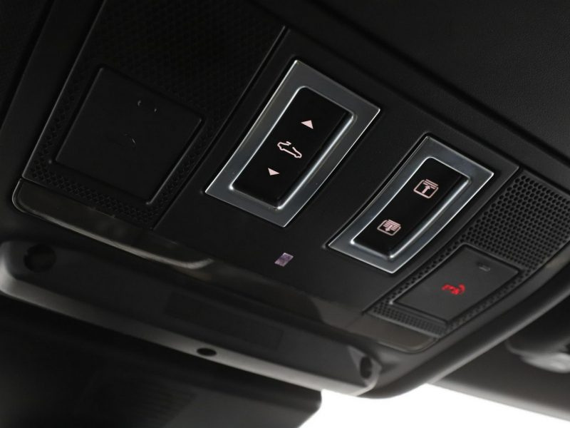 Jaguar XE Automat AWD R-Dynamic Panorama Tempomat GrzanaSkóra Navi HeadUp Kam360 I (2014-)