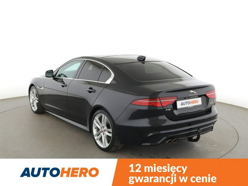 Jaguar XE Automat AWD R-Dynamic Panorama Tempomat GrzanaSkóra Navi HeadUp Kam360 I (2014-)