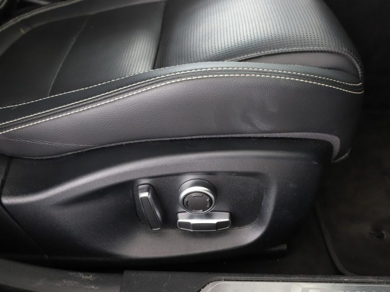 Jaguar XE Automat AWD R-Dynamic Panorama Tempomat GrzanaSkóra Navi HeadUp Kam360 I (2014-)