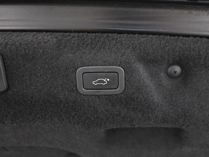 Jaguar XE Automat AWD R-Dynamic Panorama Tempomat GrzanaSkóra Navi HeadUp Kam360 I (2014-)