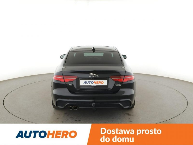 Jaguar XE Automat AWD R-Dynamic Panorama Tempomat GrzanaSkóra Navi HeadUp Kam360 I (2014-)