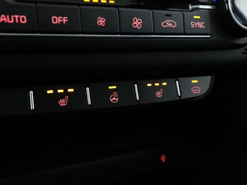 Kia Pro_cee'd automat skóra/alcantara full LED navi kamera i czujniki parkowania