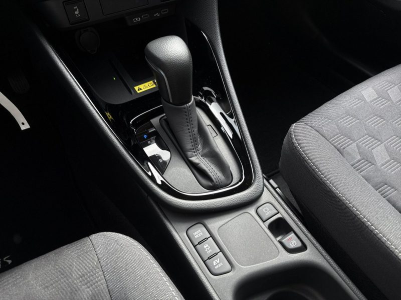Toyota Yaris 1.5 Hybrid STYLE, salon Polska, gwarancja, FV23% IV (2020-)