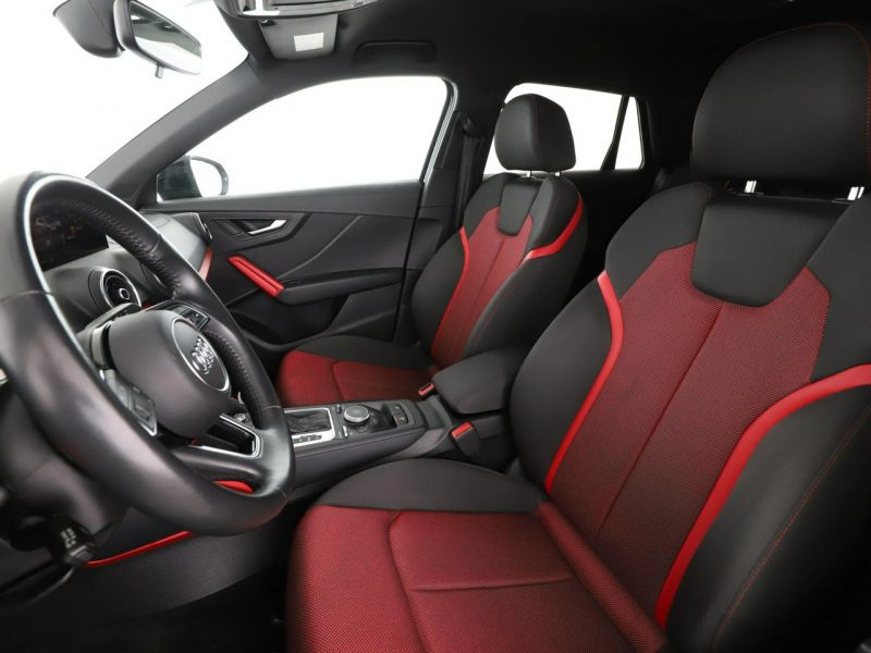 Audi Q2 4x4 S-tronic full LED klima auto grzane fotele czujniki parkowania