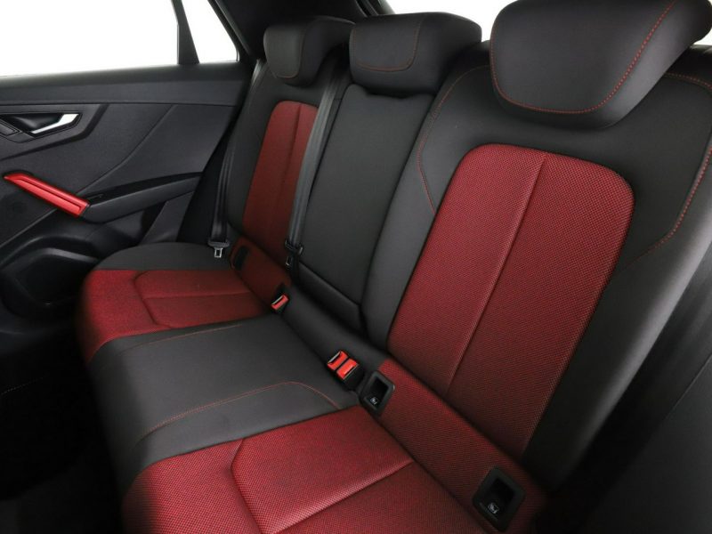 Audi Q2 4x4 S-tronic full LED klima auto grzane fotele czujniki parkowania