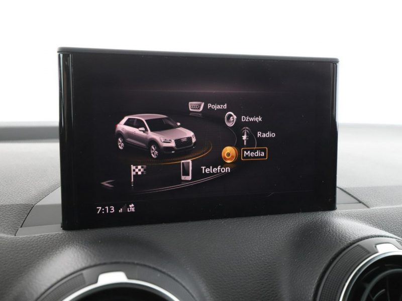 Audi Q2 4x4 S-tronic full LED klima auto grzane fotele czujniki parkowania
