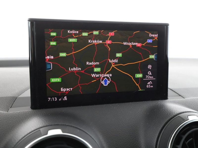 Audi Q2 4x4 S-tronic full LED klima auto grzane fotele czujniki parkowania