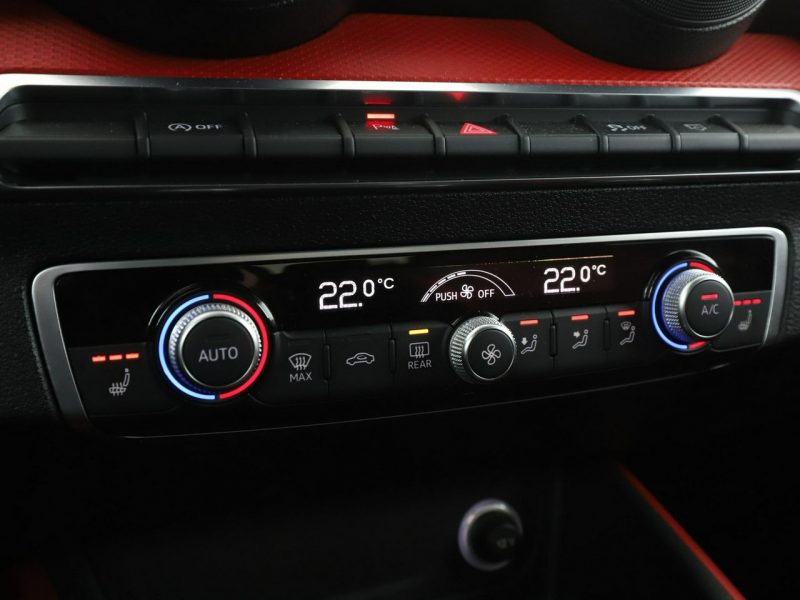 Audi Q2 4x4 S-tronic full LED klima auto grzane fotele czujniki parkowania