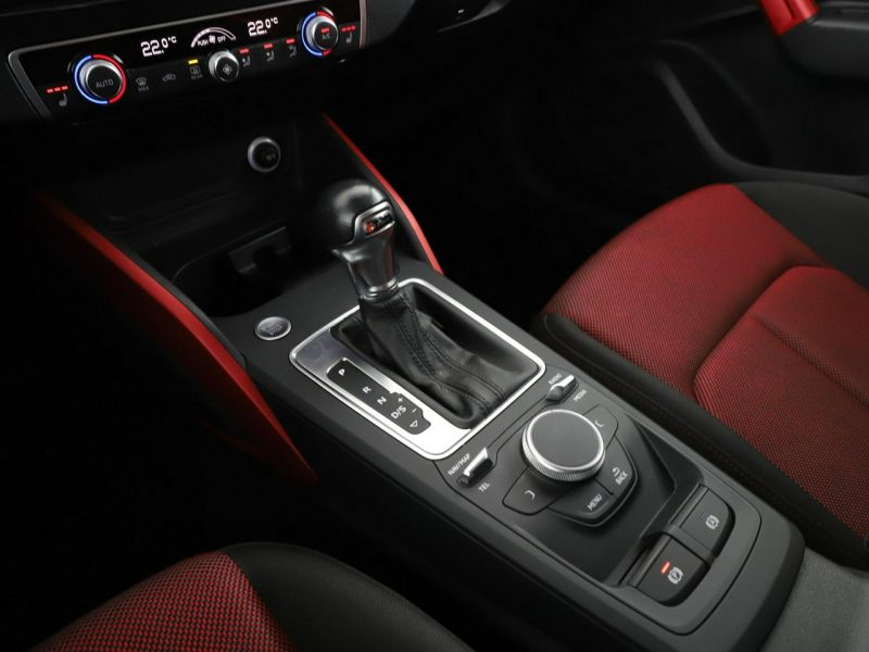 Audi Q2 4x4 S-tronic full LED klima auto grzane fotele czujniki parkowania