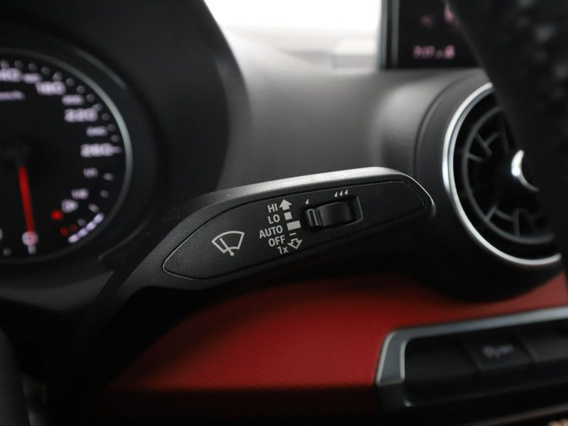Audi Q2 4x4 S-tronic full LED klima auto grzane fotele czujniki parkowania