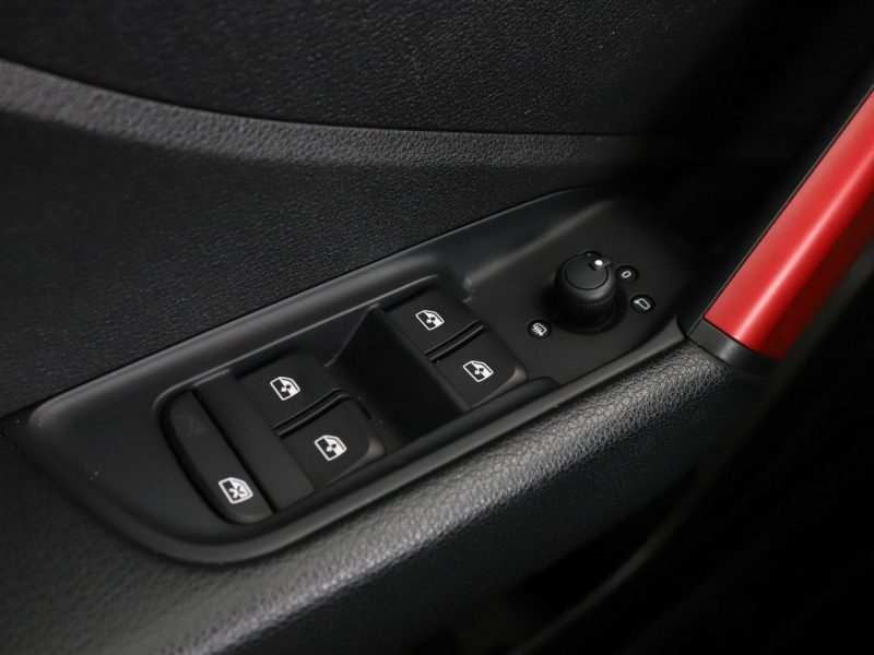 Audi Q2 4x4 S-tronic full LED klima auto grzane fotele czujniki parkowania