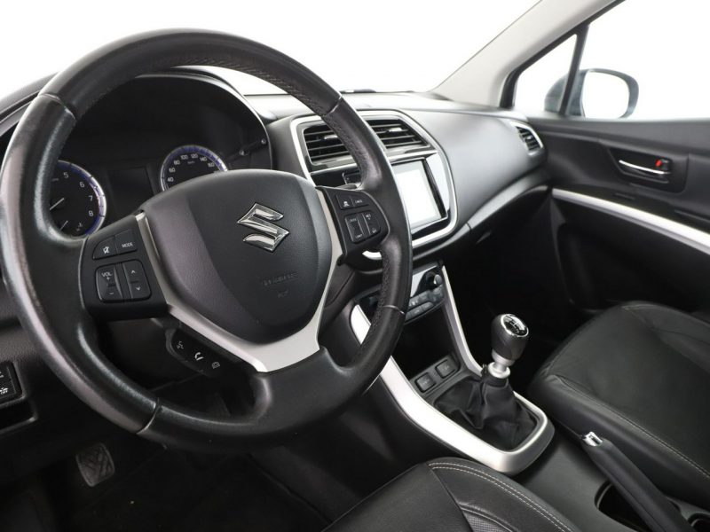 Suzuki SX4 S-Cross 1.4T 140KM skóra navi klima-auto grzane fotele panorama ACC kamera