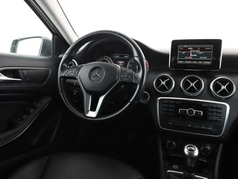 Mercedes A 180 skóra navi kamera i czujniki parkowania klima grzane fotele W176 (2012-)