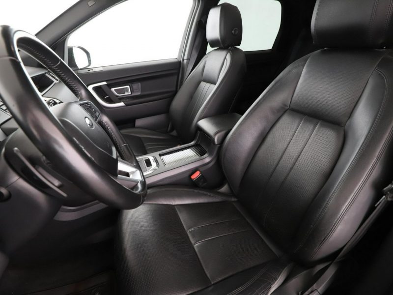 Land Rover Discovery Sport AWD 240KM automat skóra panorama navi kamera grzane fotele ACC hak