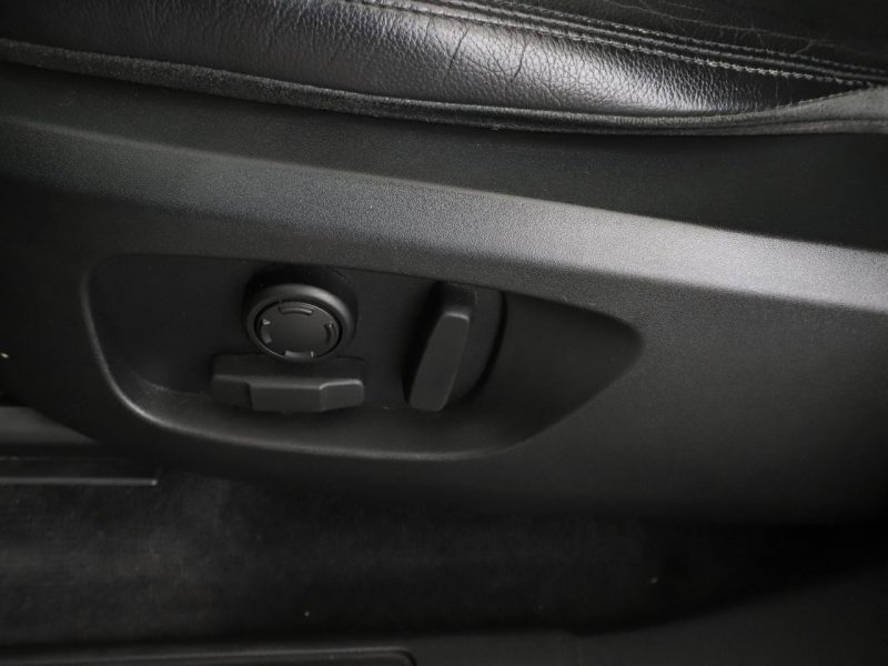 Land Rover Discovery Sport AWD 240KM automat skóra panorama navi kamera grzane fotele ACC hak