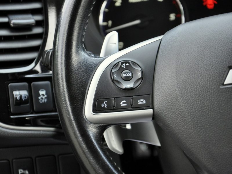 Mitsubishi Outlander 2.2Di-D 150KM /4x4/Automat/PDC/Kamera/Półskóry/Łopatki III (2012-)