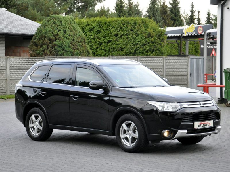 Mitsubishi Outlander 2.2Di-D 150KM /4x4/Automat/PDC/Kamera/Półskóry/Łopatki III (2012-)