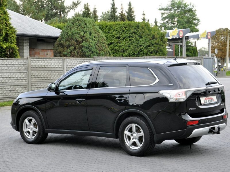 Mitsubishi Outlander 2.2Di-D 150KM /4x4/Automat/PDC/Kamera/Półskóry/Łopatki III (2012-)