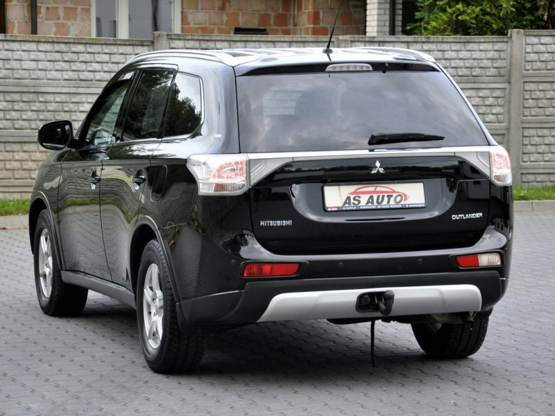 Mitsubishi Outlander 2.2Di-D 150KM /4x4/Automat/PDC/Kamera/Półskóry/Łopatki III (2012-)