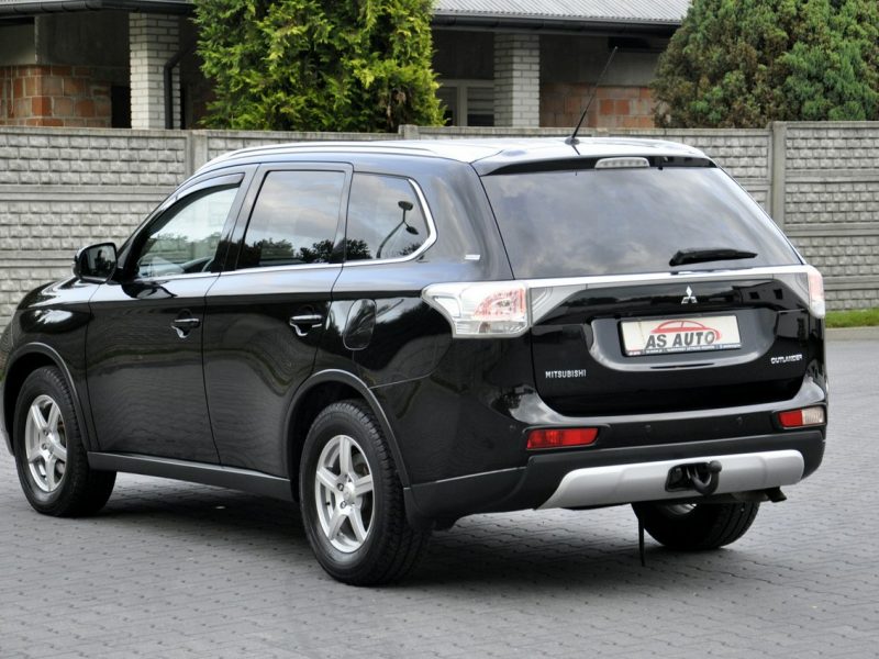 Mitsubishi Outlander 2.2Di-D 150KM /4x4/Automat/PDC/Kamera/Półskóry/Łopatki III (2012-)