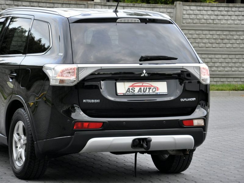 Mitsubishi Outlander 2.2Di-D 150KM /4x4/Automat/PDC/Kamera/Półskóry/Łopatki III (2012-)