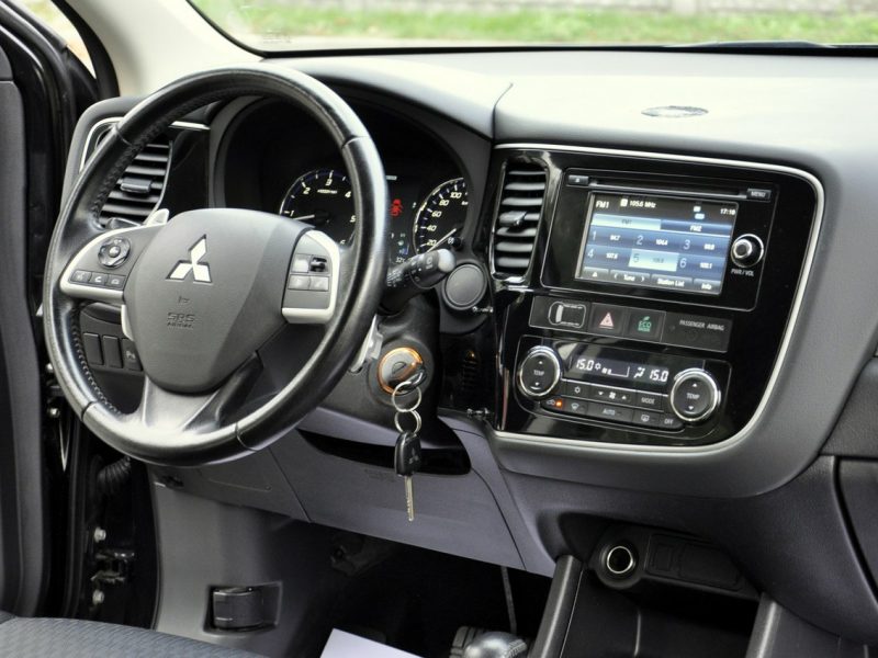 Mitsubishi Outlander 2.2Di-D 150KM /4x4/Automat/PDC/Kamera/Półskóry/Łopatki III (2012-)