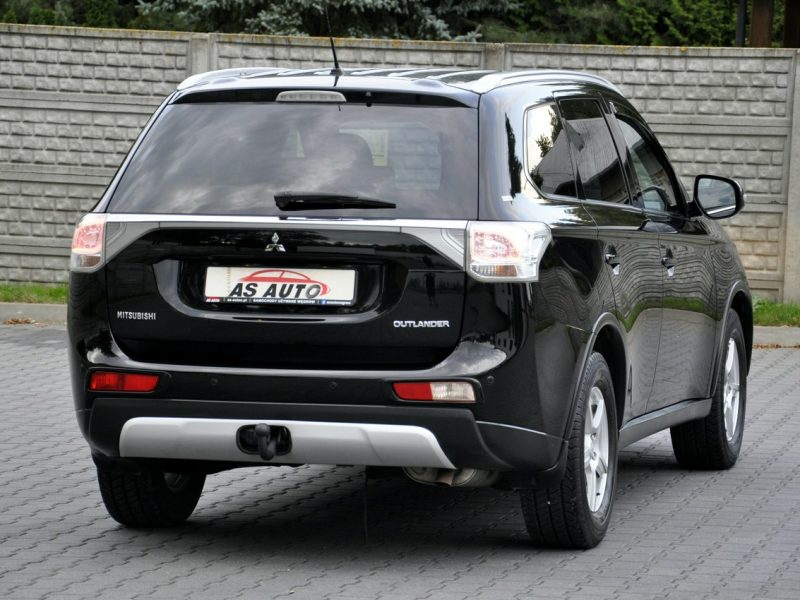 Mitsubishi Outlander 2.2Di-D 150KM /4x4/Automat/PDC/Kamera/Półskóry/Łopatki III (2012-)