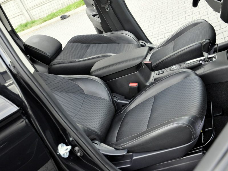 Mitsubishi Outlander 2.2Di-D 150KM /4x4/Automat/PDC/Kamera/Półskóry/Łopatki III (2012-)