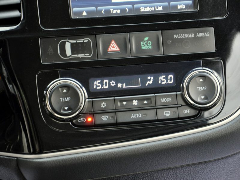 Mitsubishi Outlander 2.2Di-D 150KM /4x4/Automat/PDC/Kamera/Półskóry/Łopatki III (2012-)
