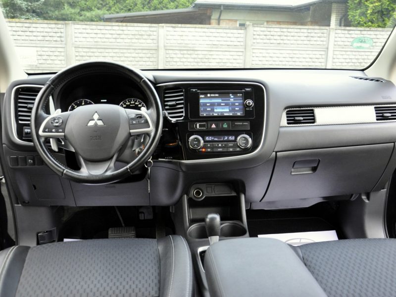 Mitsubishi Outlander 2.2Di-D 150KM /4x4/Automat/PDC/Kamera/Półskóry/Łopatki III (2012-)