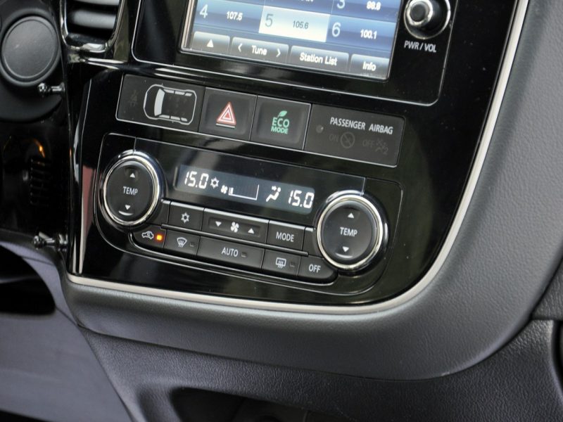 Mitsubishi Outlander 2.2Di-D 150KM /4x4/Automat/PDC/Kamera/Półskóry/Łopatki III (2012-)