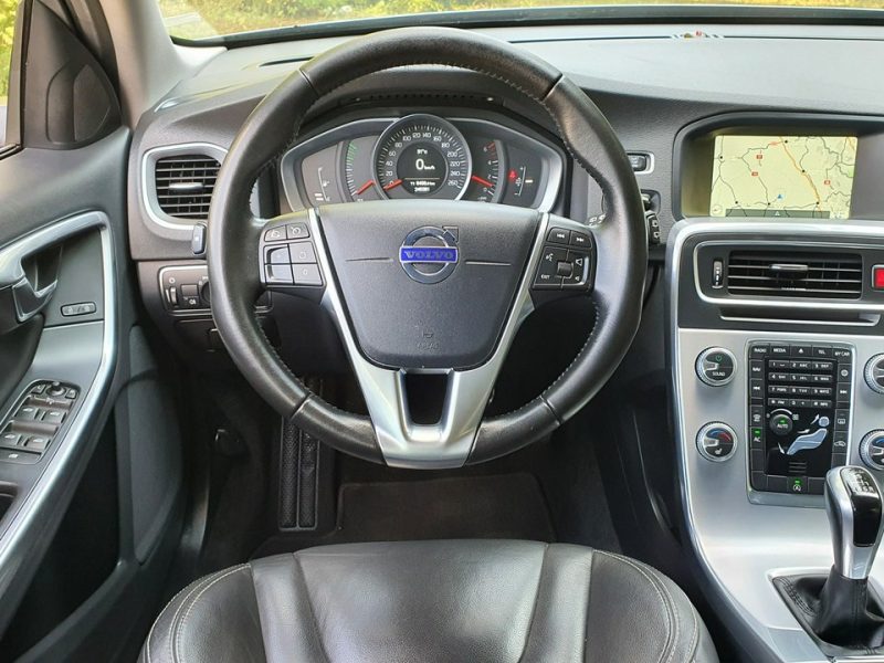Volvo V60 2.0 D4 190KM # Momentum # NAVI # BiXenon # Skóra # Pełna Dokumentacja I (2010-2018)