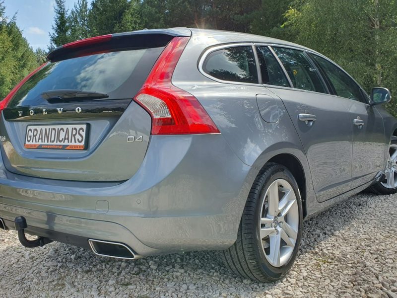 Volvo V60 2.0 D4 190KM # Momentum # NAVI # BiXenon # Skóra # Pełna Dokumentacja I (2010-2018)