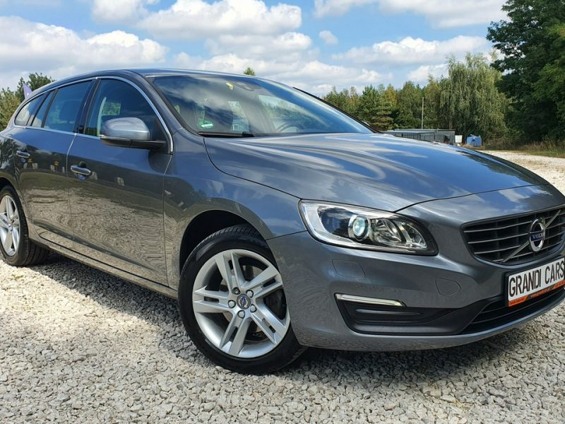 Volvo V60 2.0 D4 190KM # Momentum # NAVI # BiXenon # Skóra # Pełna Dokumentacja I (2010-2018)
